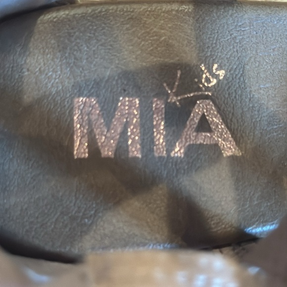 Mia Kid’s Tan Heeled Sandals Size 4M - Picture 7 of 7